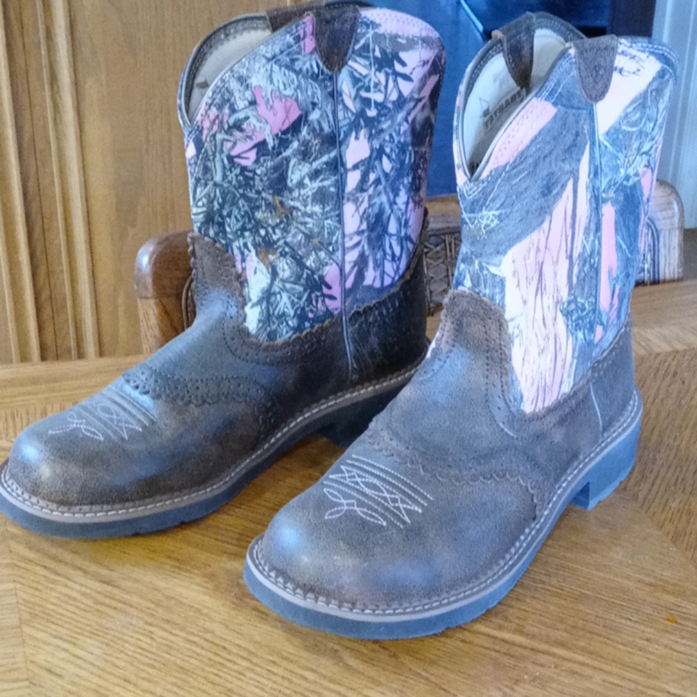 Ariat fatbaby pink camo cowboy boots